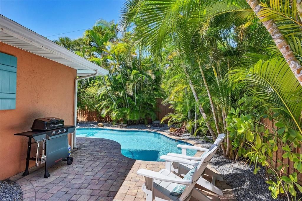 For Sale: $995,000 (2 beds, 2 baths, 975 Square Feet)