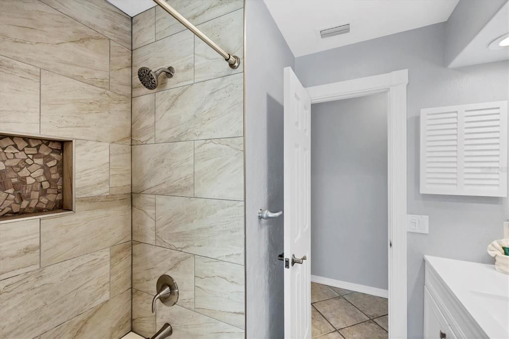 For Sale: $995,000 (2 beds, 2 baths, 975 Square Feet)