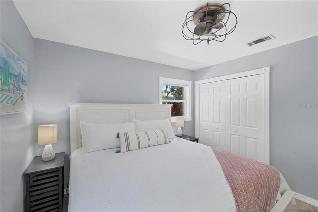 For Sale: $995,000 (2 beds, 2 baths, 975 Square Feet)