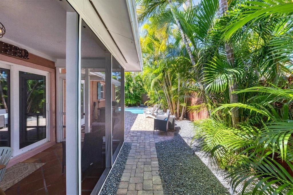 For Sale: $995,000 (2 beds, 2 baths, 975 Square Feet)