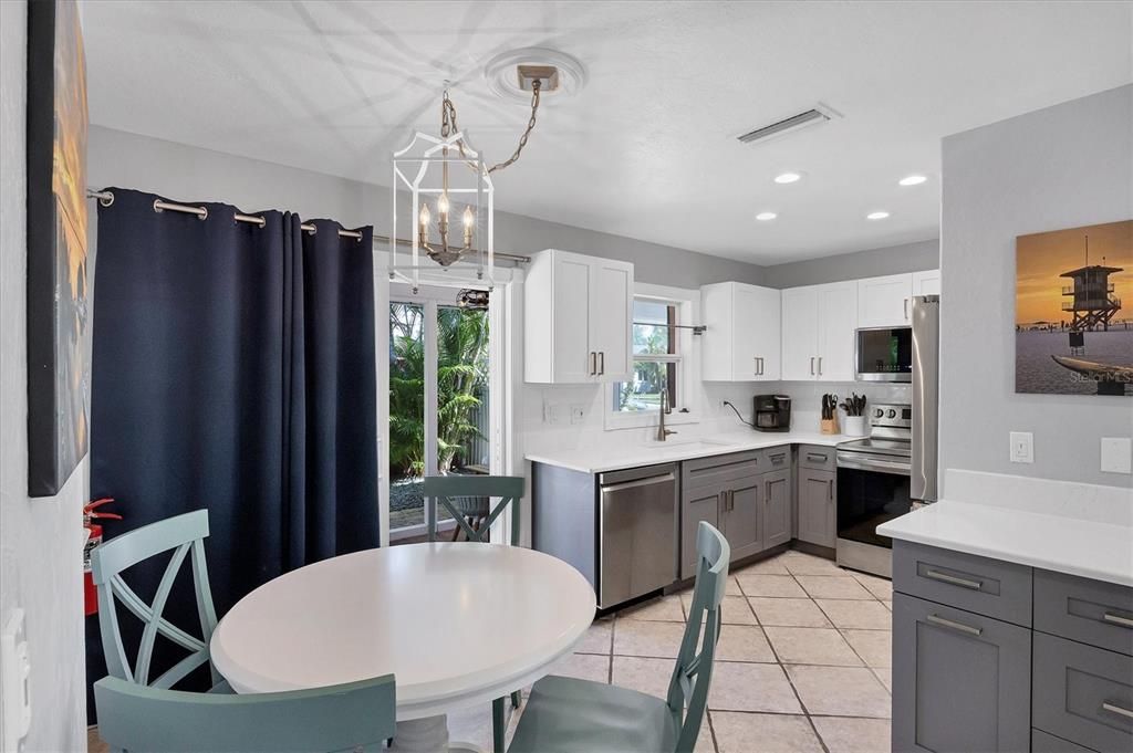 For Sale: $995,000 (2 beds, 2 baths, 975 Square Feet)