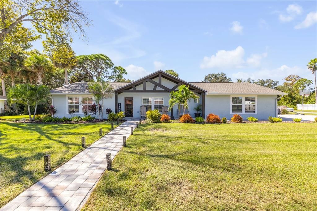 Recently Sold: $639,000 (3 beds, 2 baths, 2200 Square Feet)