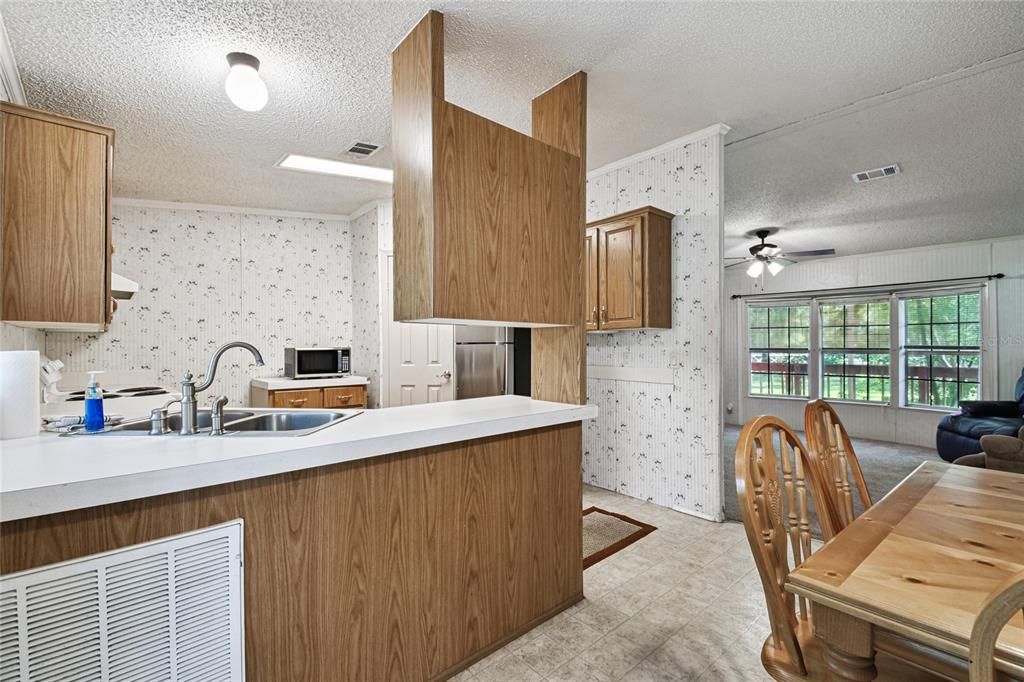 En Venta: $315,000 (4 camas, 2 baños, 1620 Pies cuadrados)