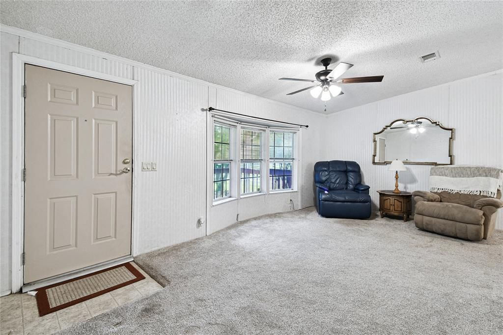 En Venta: $315,000 (4 camas, 2 baños, 1620 Pies cuadrados)