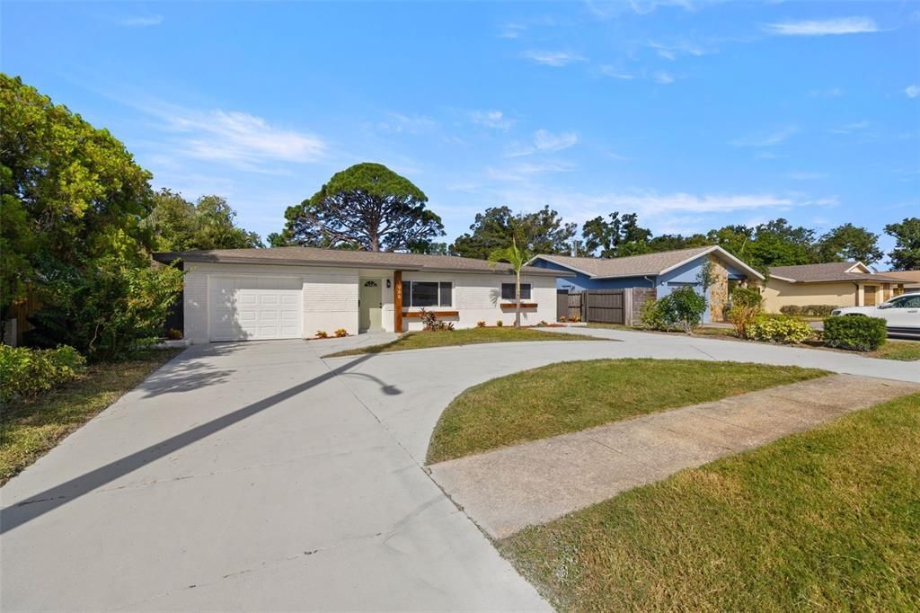 For Sale: $524,700 (3 beds, 3 baths, 1719 Square Feet)