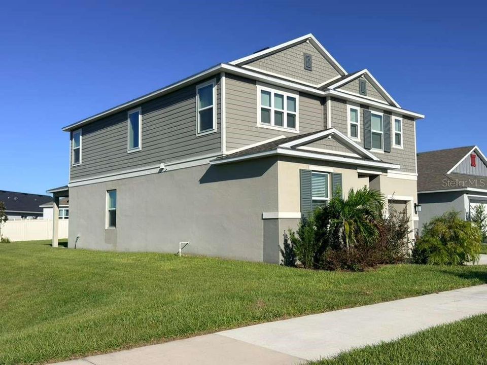 For Sale: $539,990 (5 beds, 2 baths, 2387 Square Feet)