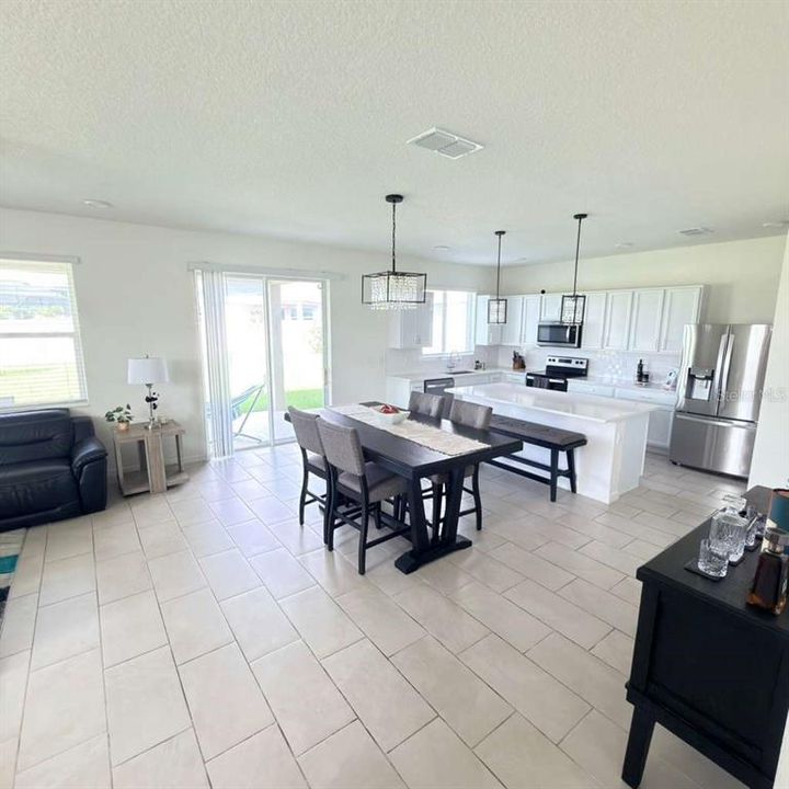 For Sale: $539,990 (5 beds, 2 baths, 2387 Square Feet)