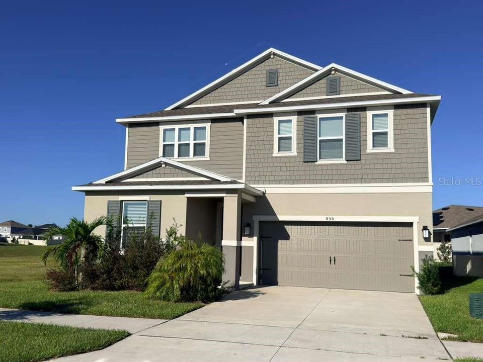 For Sale: $539,990 (5 beds, 2 baths, 2387 Square Feet)