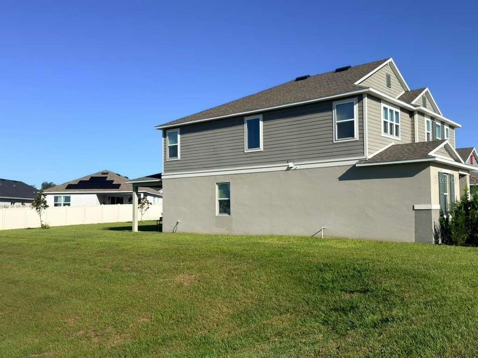 For Sale: $539,990 (5 beds, 2 baths, 2387 Square Feet)