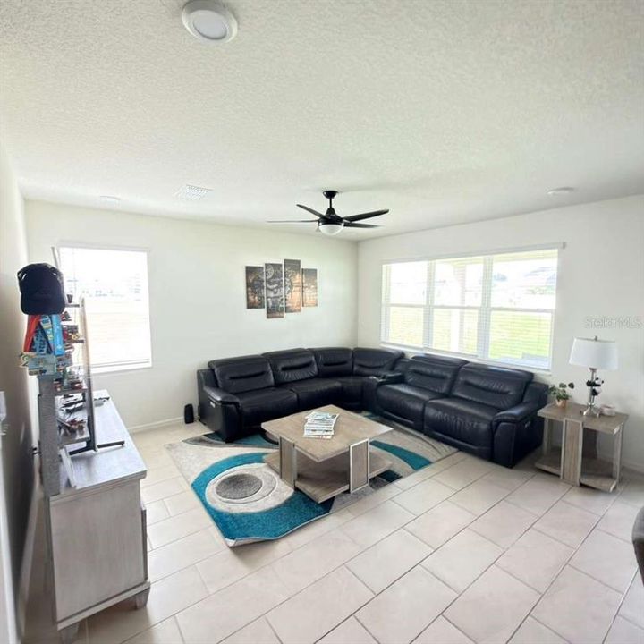 For Sale: $539,990 (5 beds, 2 baths, 2387 Square Feet)