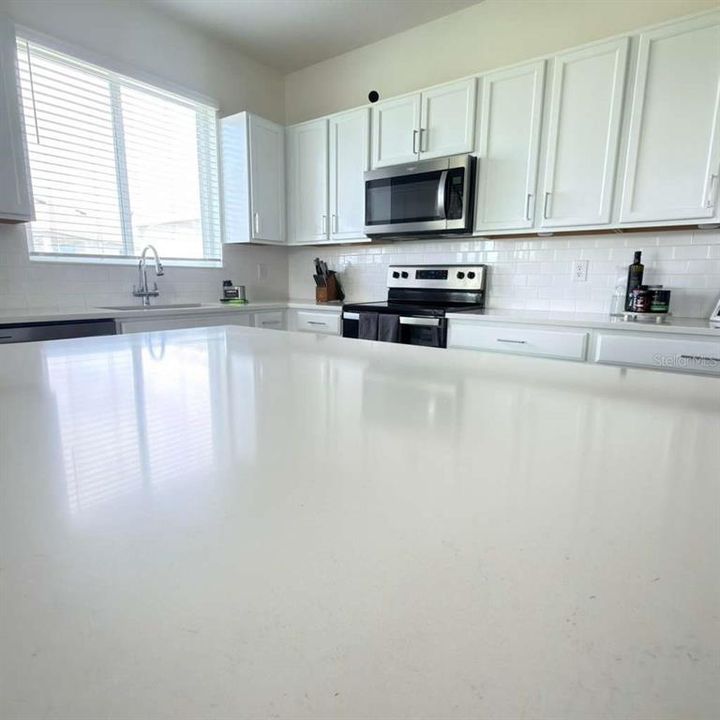 For Sale: $539,990 (5 beds, 2 baths, 2387 Square Feet)