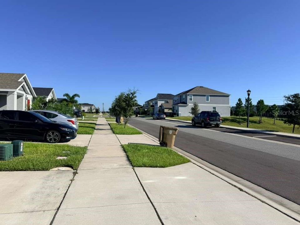 For Sale: $539,990 (5 beds, 2 baths, 2387 Square Feet)