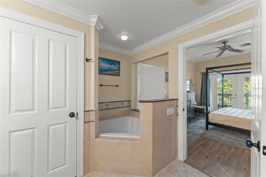 Active With Contract: $280,000 (3 beds, 2 baths, 1344 Square Feet)