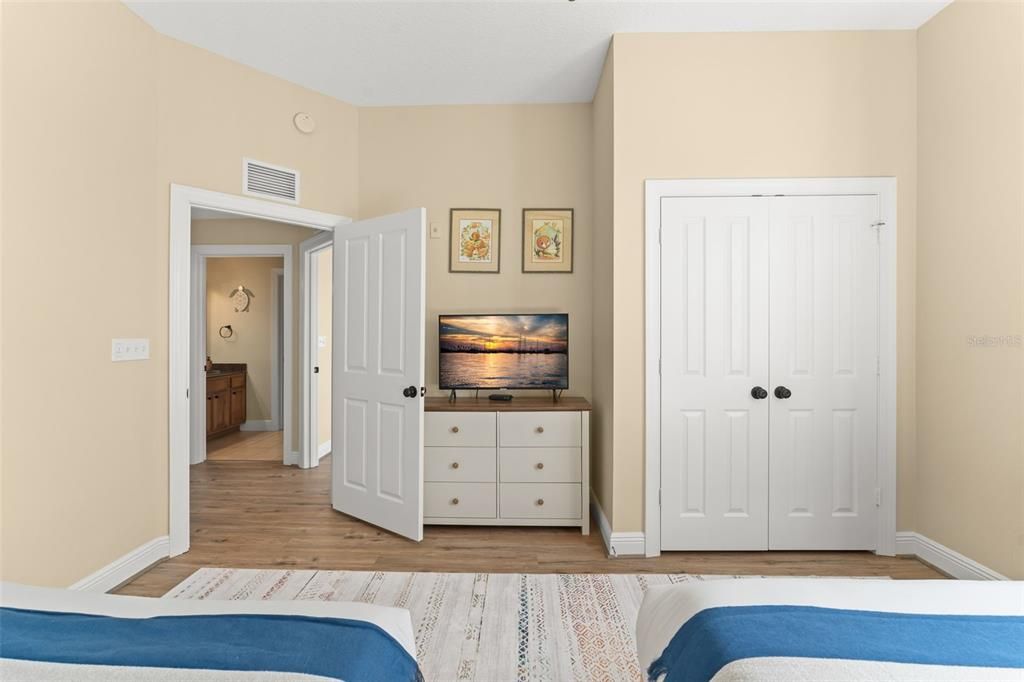 Active With Contract: $280,000 (3 beds, 2 baths, 1344 Square Feet)