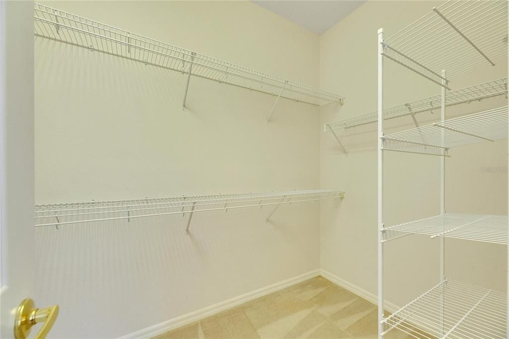 合同活跃: $475,000 (4 贝兹, 2 浴室, 2288 平方英尺)