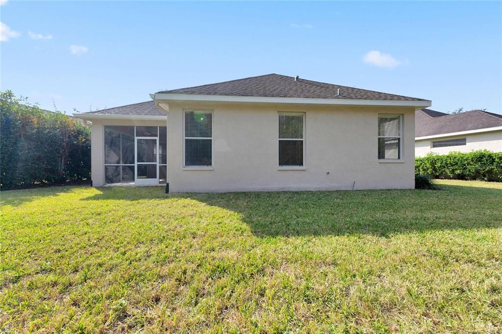 合同活跃: $475,000 (4 贝兹, 2 浴室, 2288 平方英尺)