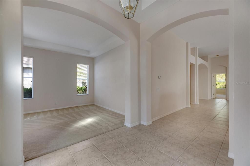 合同活跃: $475,000 (4 贝兹, 2 浴室, 2288 平方英尺)