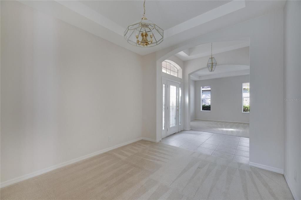 合同活跃: $475,000 (4 贝兹, 2 浴室, 2288 平方英尺)