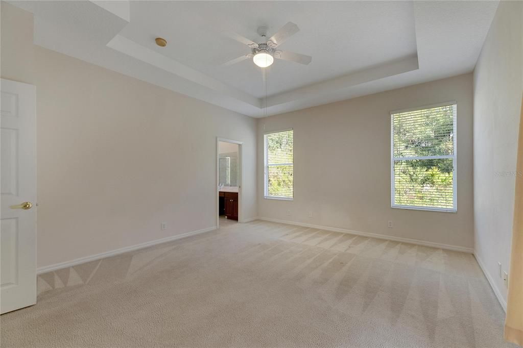 合同活跃: $475,000 (4 贝兹, 2 浴室, 2288 平方英尺)