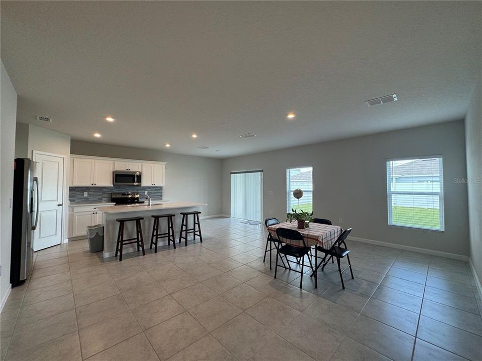 For Rent: $1,995 (3 beds, 2 baths, 1450 Square Feet)