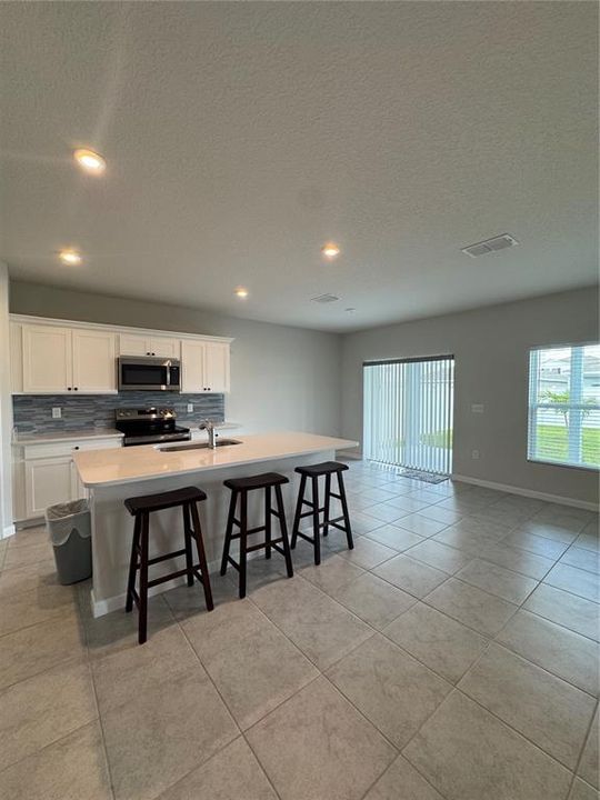 For Rent: $1,995 (3 beds, 2 baths, 1450 Square Feet)