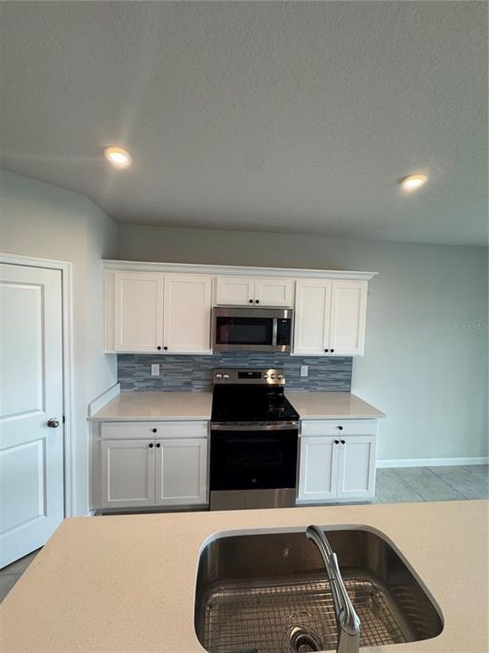 For Rent: $1,995 (3 beds, 2 baths, 1450 Square Feet)