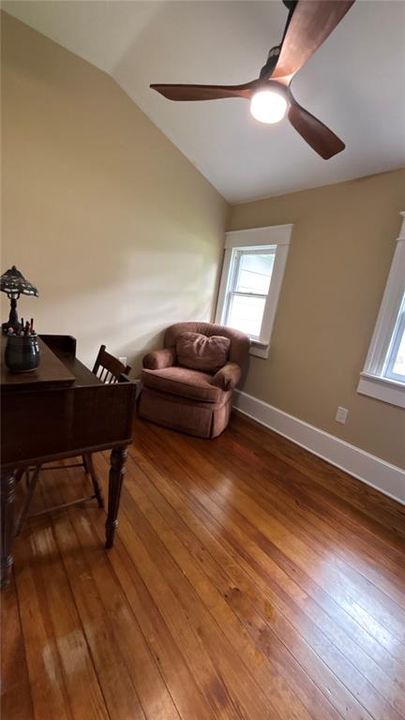 На продажу: $728,900 (4 спален, 2 ванн, 1720 Квадратных фут)