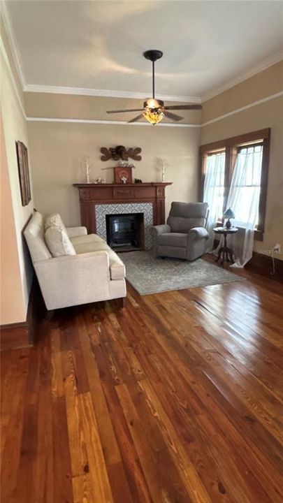 На продажу: $728,900 (4 спален, 2 ванн, 1720 Квадратных фут)