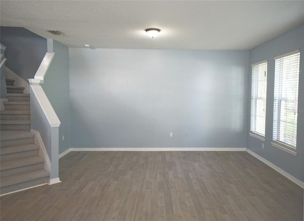 Active With Contract: $1,699 (3 beds, 2 baths, 1609 Square Feet)