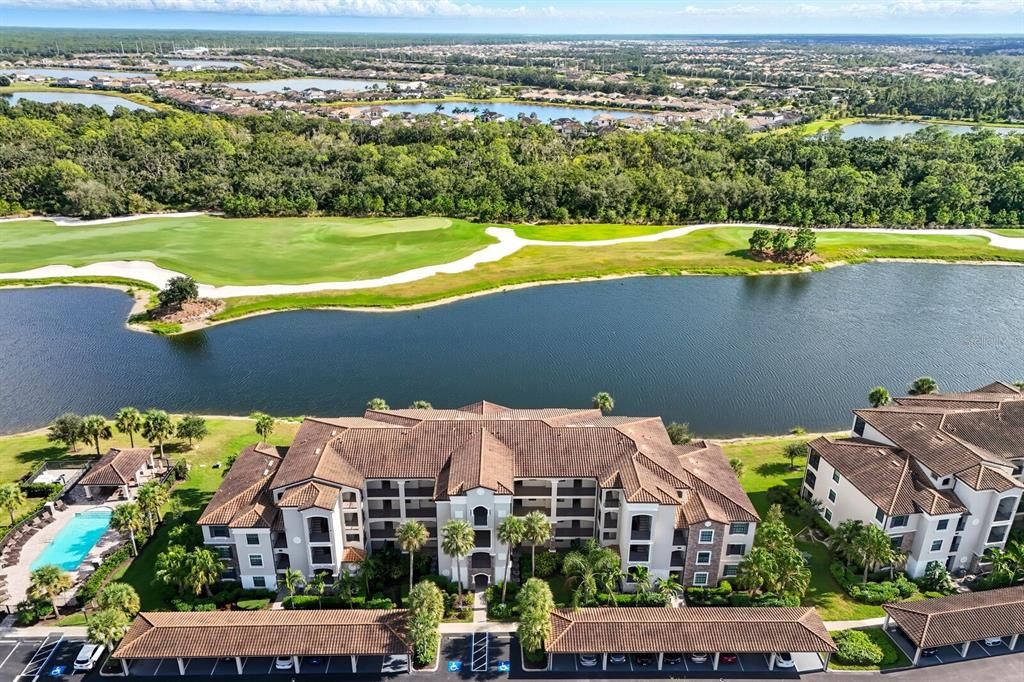 Под контрактом: $309,900 (2 спален, 2 ванн, 1121 Квадратных фут)