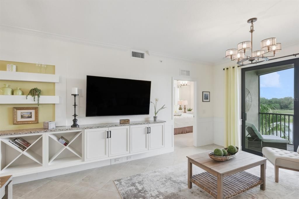 Под контрактом: $309,900 (2 спален, 2 ванн, 1121 Квадратных фут)