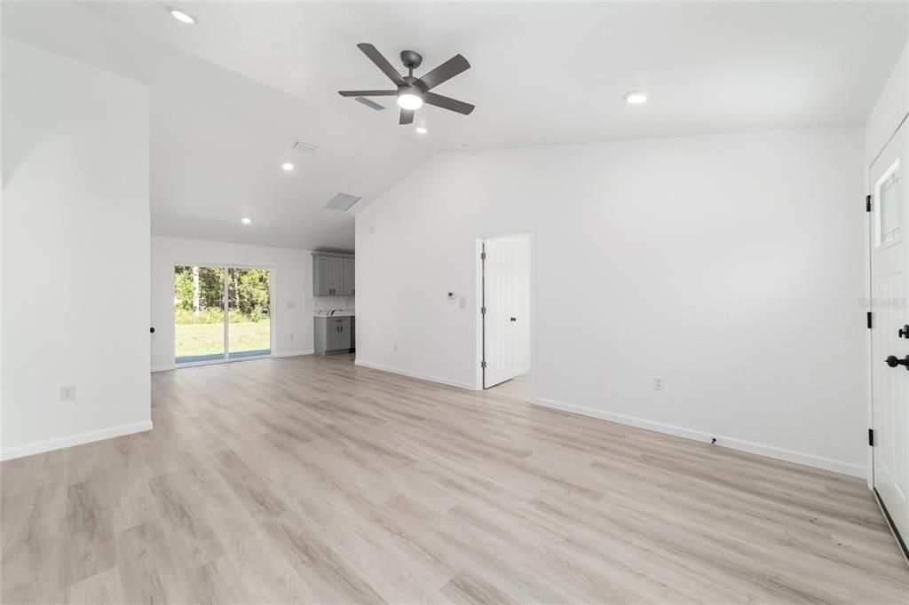 En Venta: $229,000 (3 camas, 2 baños, 1156 Pies cuadrados)