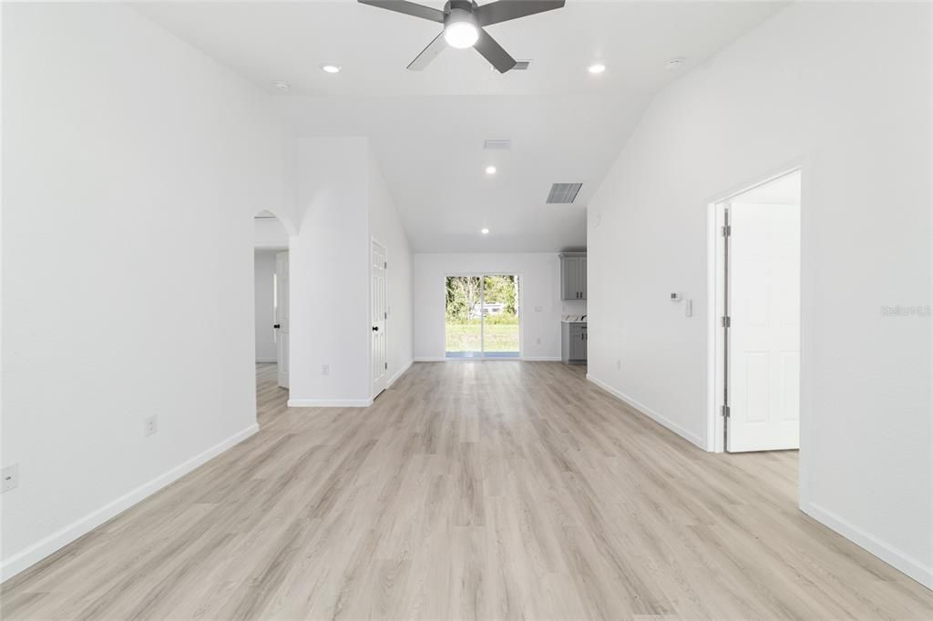 En Venta: $229,000 (3 camas, 2 baños, 1156 Pies cuadrados)