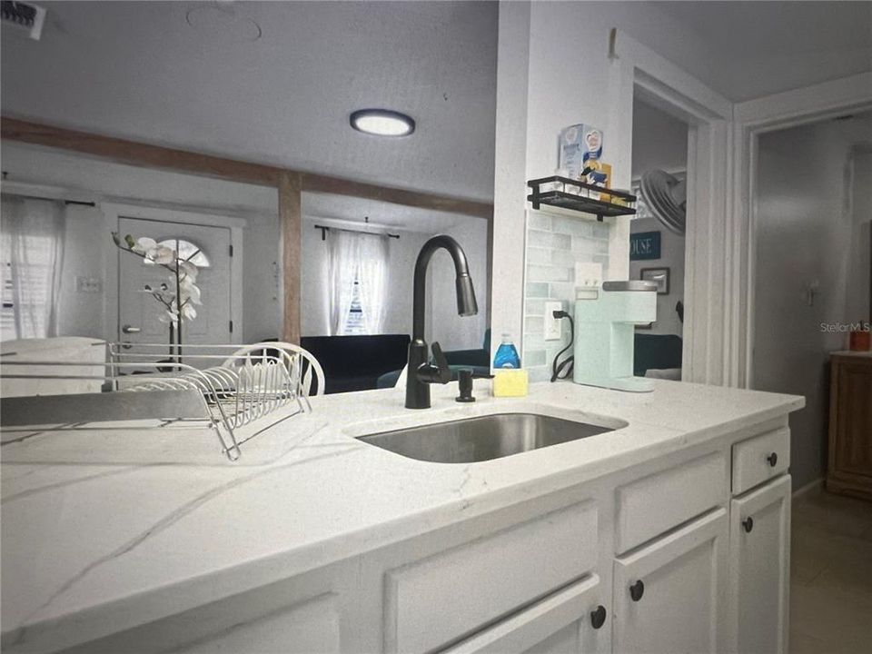 出租: $1,800 (2 贝兹, 1 浴室, 751 平方英尺)