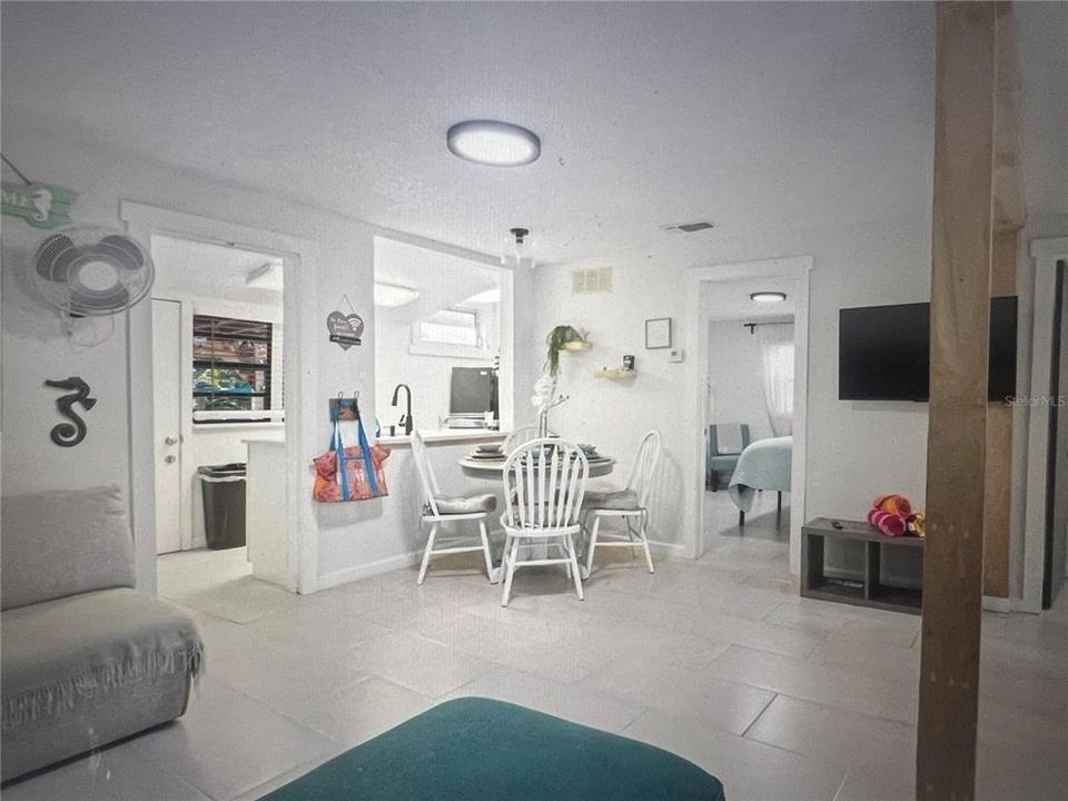 出租: $1,800 (2 贝兹, 1 浴室, 751 平方英尺)