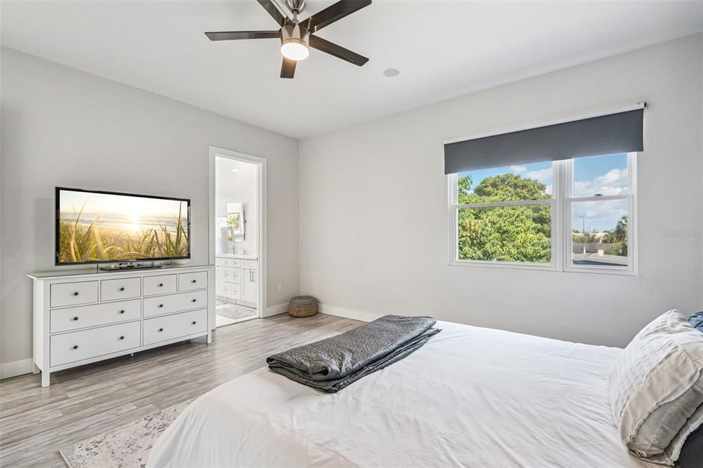 На продажу: $950,000 (4 спален, 3 ванн, 2509 Квадратных фут)