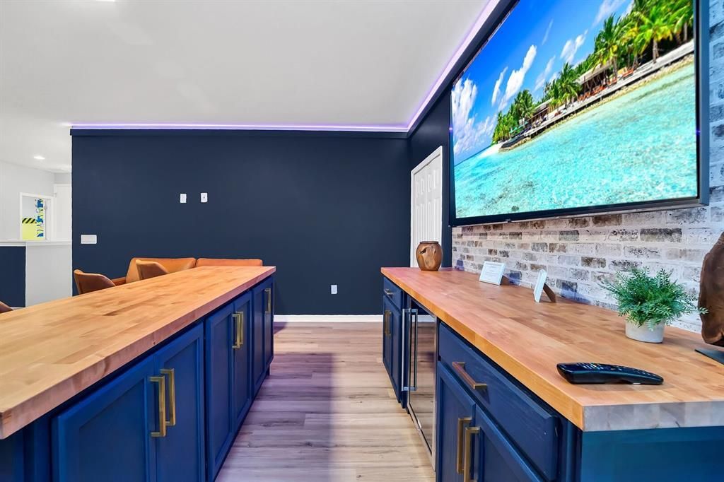 待售: $1,495,000 (15 贝兹, 11 浴室, 6223 平方英尺)