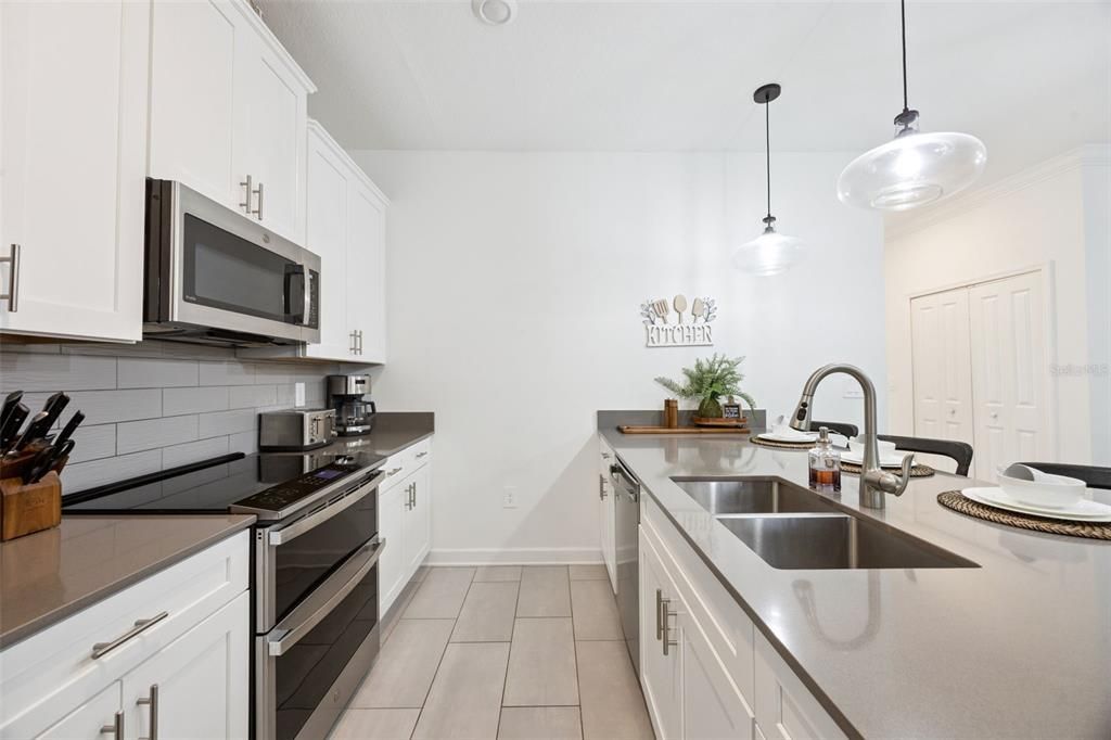 待售: $595,000 (5 贝兹, 4 浴室, 2168 平方英尺)