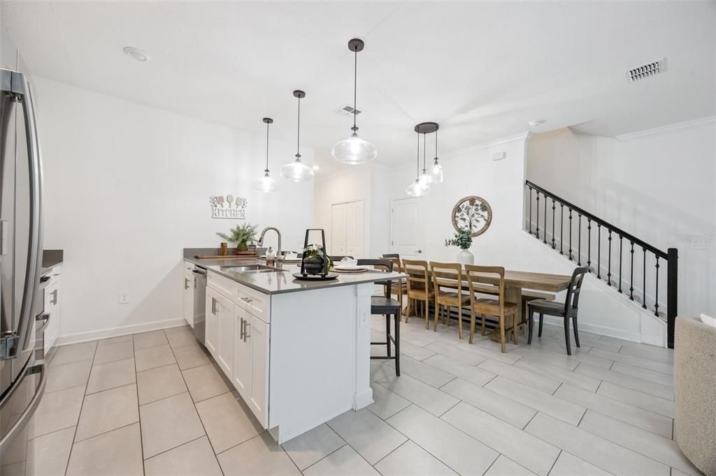 待售: $595,000 (5 贝兹, 4 浴室, 2168 平方英尺)