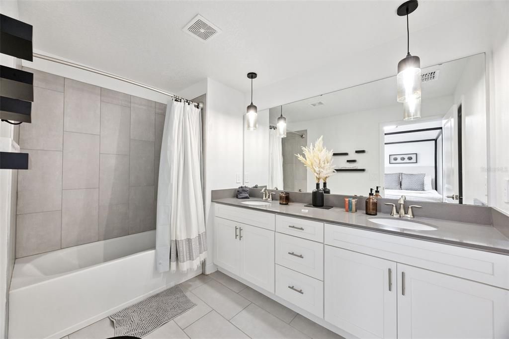 待售: $595,000 (5 贝兹, 4 浴室, 2168 平方英尺)