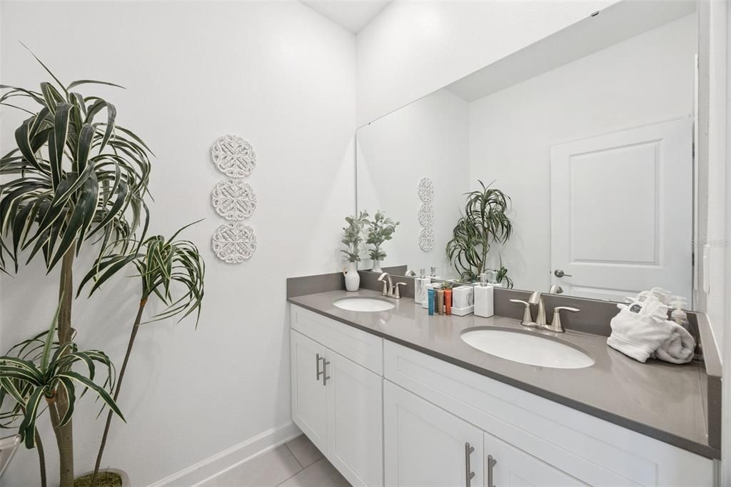 待售: $595,000 (5 贝兹, 4 浴室, 2168 平方英尺)