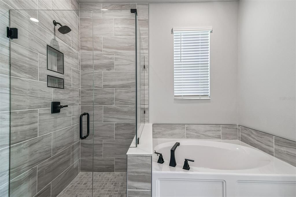 En Venta: $599,990 (6 camas, 5 baños, 3061 Pies cuadrados)