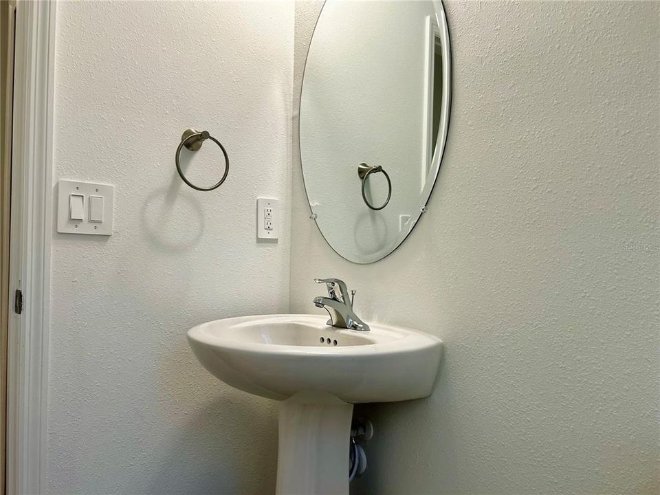 For Rent: $1,900 (3 beds, 2 baths, 1782 Square Feet)