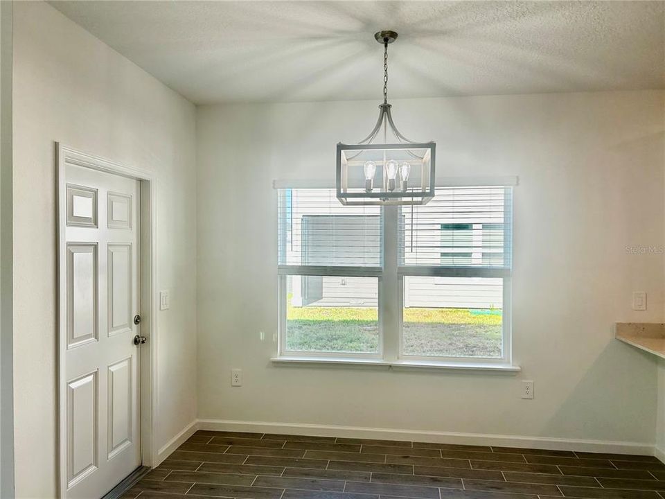 For Rent: $1,900 (3 beds, 2 baths, 1782 Square Feet)