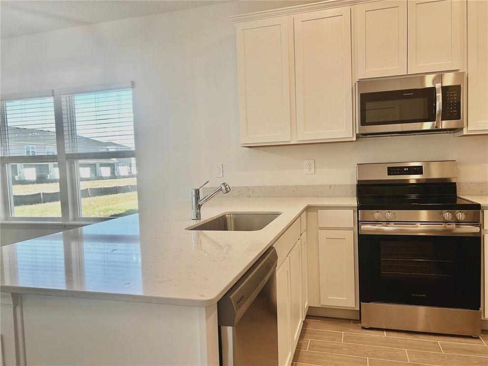 For Rent: $1,900 (3 beds, 2 baths, 1782 Square Feet)