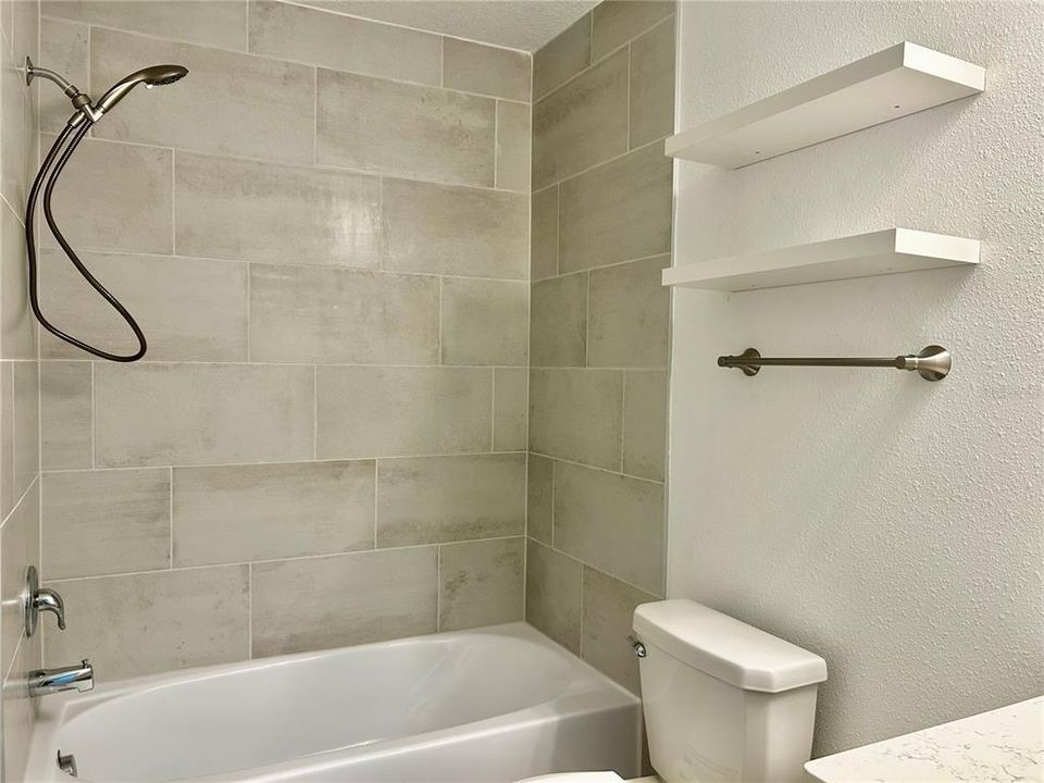 For Rent: $1,900 (3 beds, 2 baths, 1782 Square Feet)