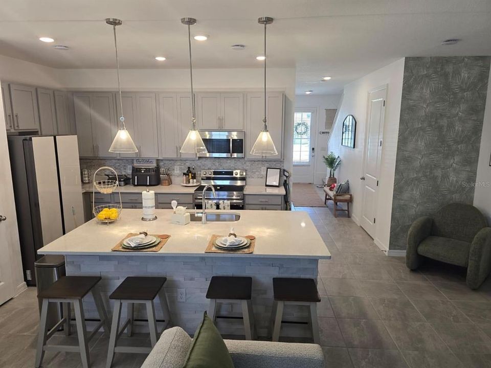 For Rent: $2,500 (3 beds, 2 baths, 1622 Square Feet)