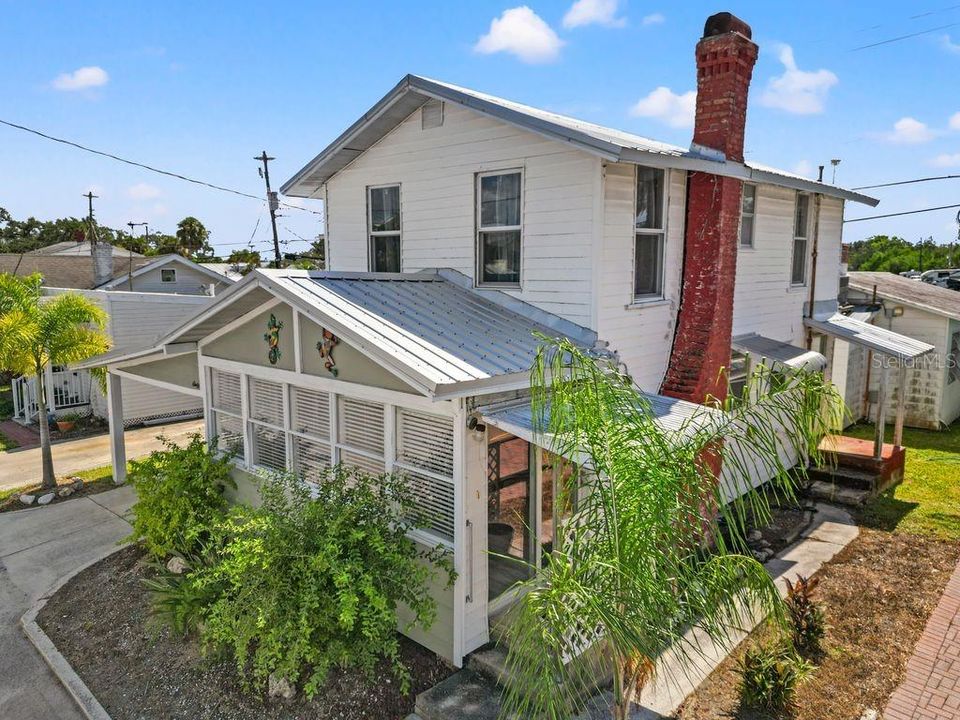 For Sale: $229,000 (3 beds, 1 baths, 1100 Square Feet)