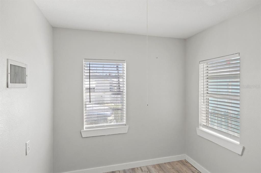 For Sale: $229,000 (3 beds, 1 baths, 1100 Square Feet)