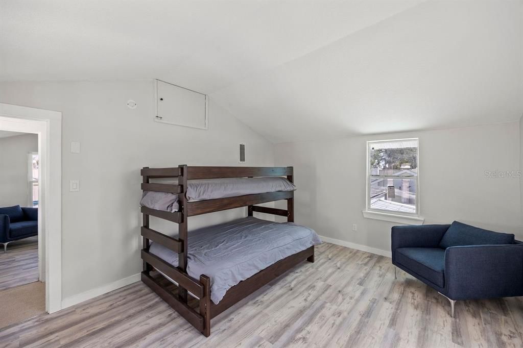 For Sale: $229,000 (3 beds, 1 baths, 1100 Square Feet)